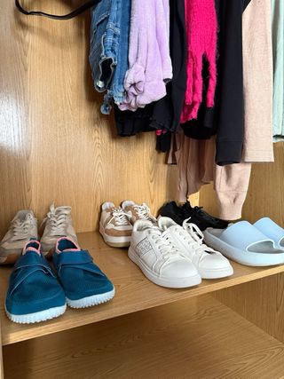 Lote de ropa y calzado de mujer.