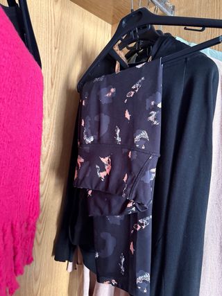 Lote de ropa y calzado de mujer.