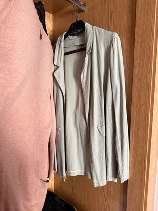 Lote de ropa y calzado de mujer.