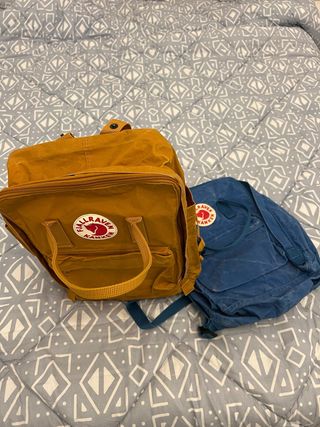 Pareja Mochilas Fjallraven Kanken Azul y Mostaza
