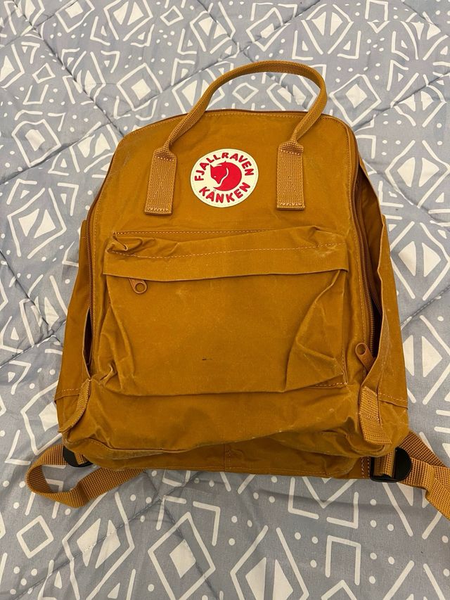Pareja Mochilas Fjallraven Kanken Azul y Mostaza