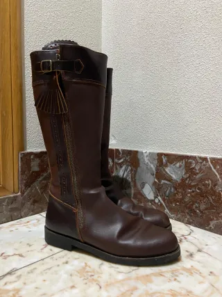 Botas camperas de piel marrón
