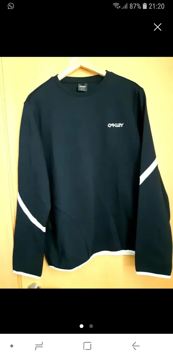 Sudadera y camiseta Oakley