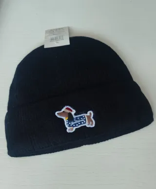 Gorro de lana con perrito teckel