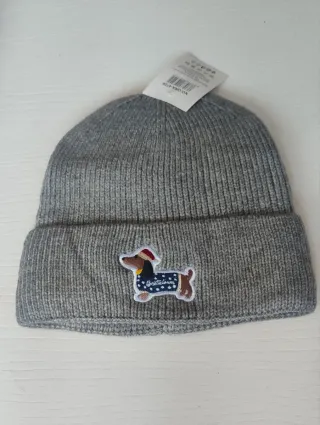 Gorro de lana con perrito teckel