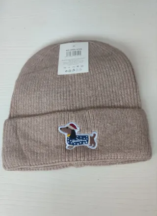 Gorro de lana con perrito teckel