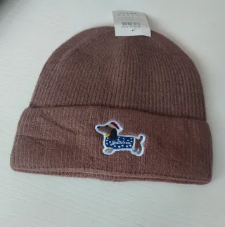 Gorro de lana con perrito teckel