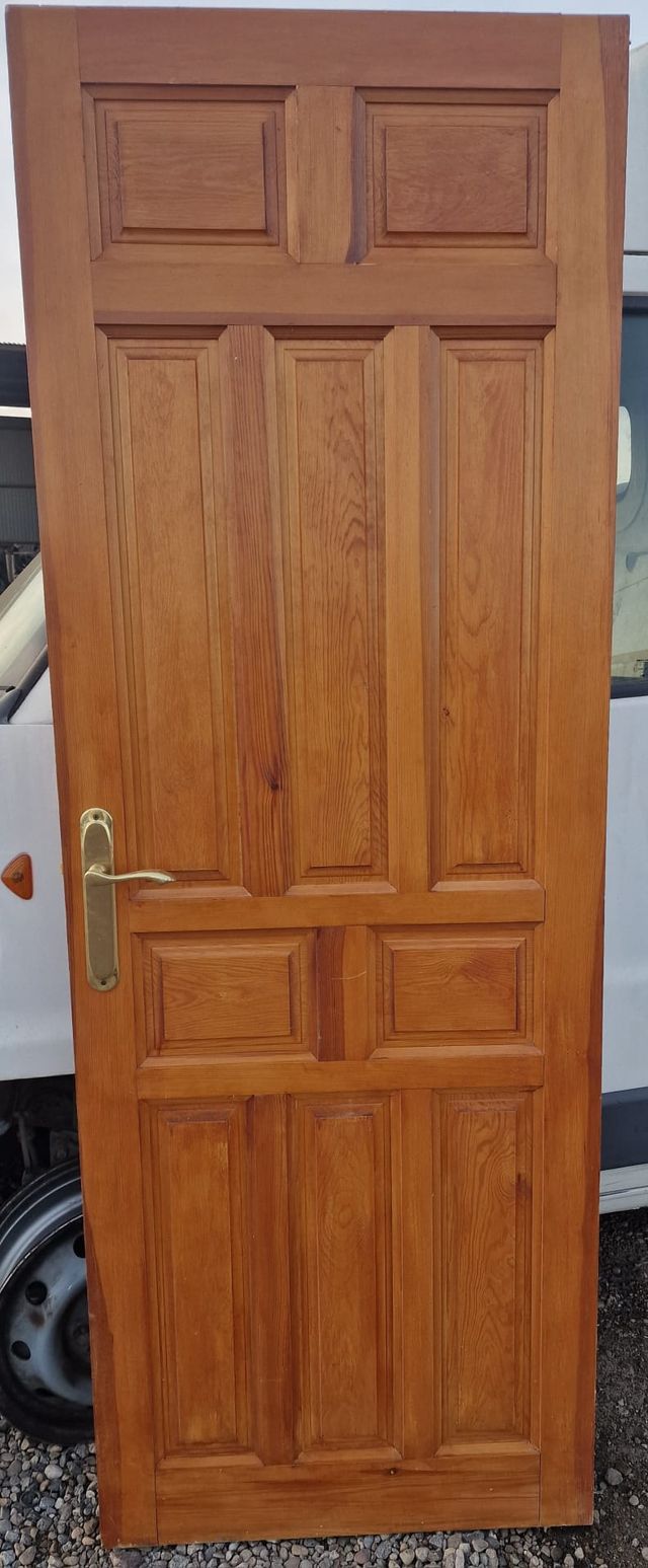 Puerta madera maciza
