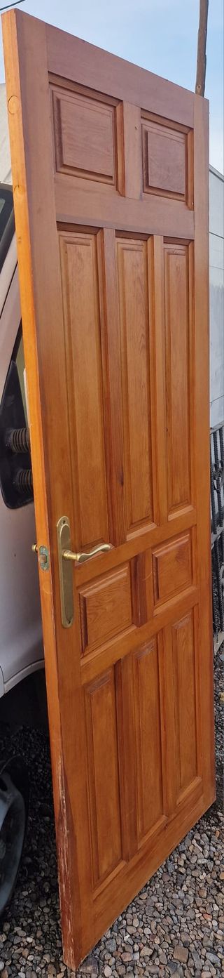 Puerta madera maciza