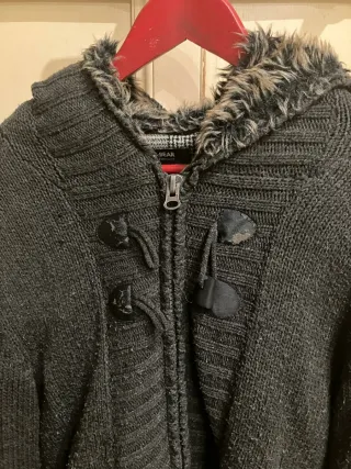 Sudadera Pull & Bear gris con capucha