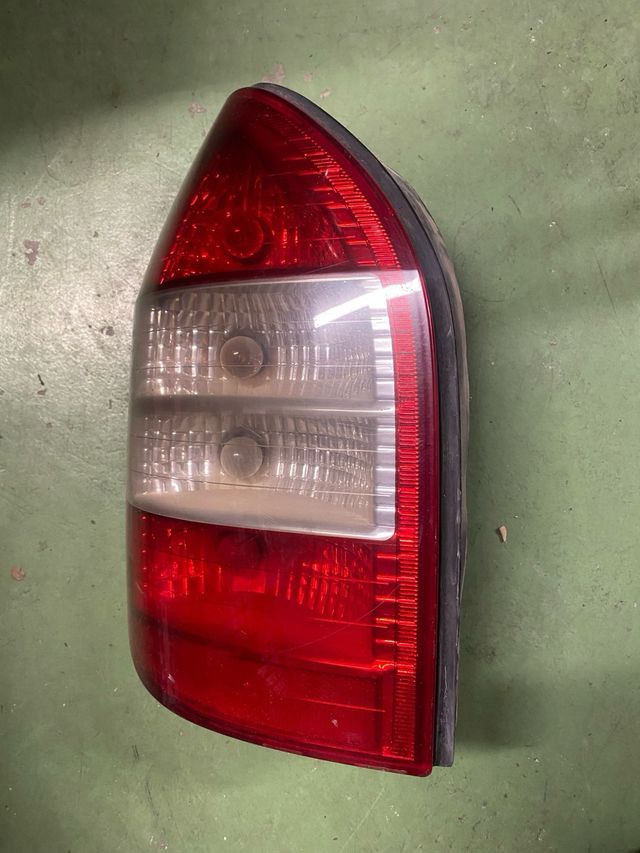 Faro trasero Opel Zafira