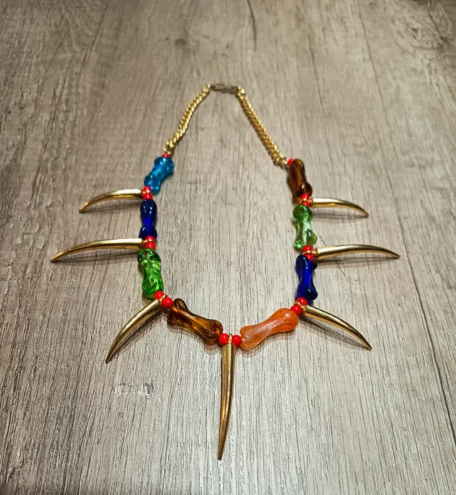 Gargantilla imitación colmillos y cristal