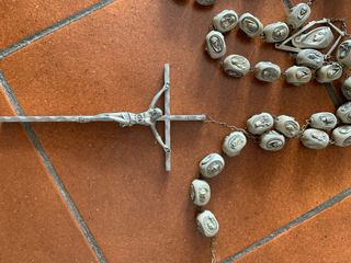 Corona Rosario da Parete Resina Metallo