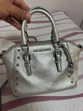 Bolso Michael Kors Plateado Tachuelas