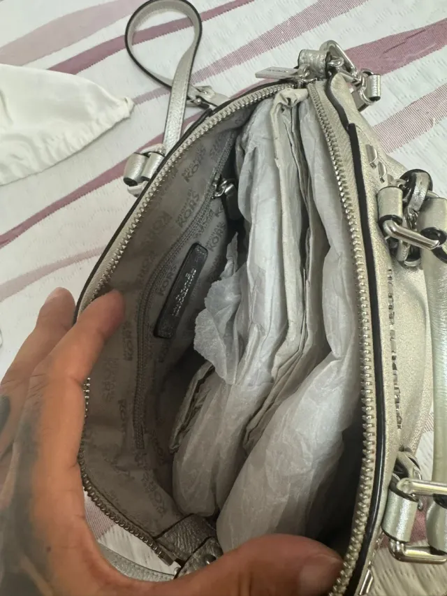 Bolso Michael Kors Plateado Tachuelas