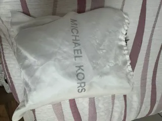 Bolso Michael Kors Plateado Tachuelas