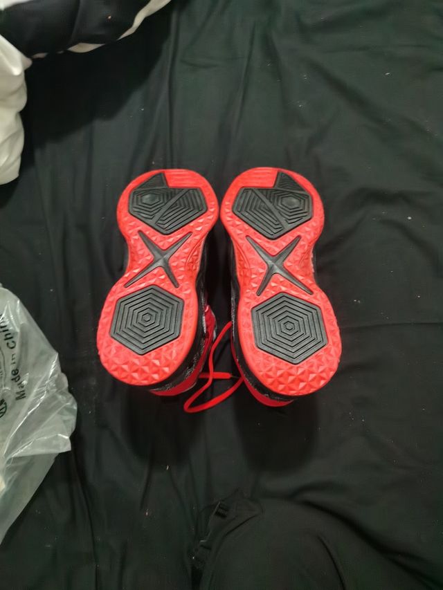 Jordan rojas y tonos de militar