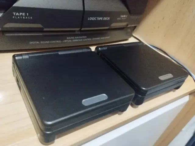 2 Nintendo Game Boy Advance SP