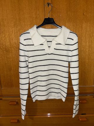 Maglioncino a righe con colletto