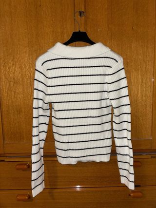 Maglioncino a righe con colletto