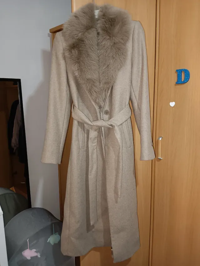 Abrigo largo lana con cuello pelo