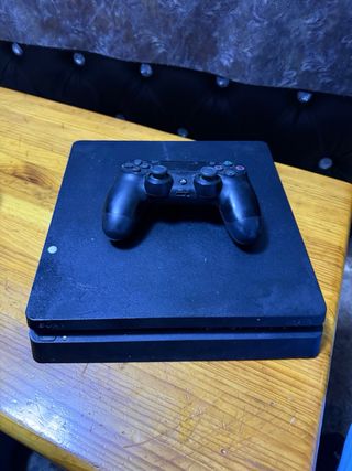Consola PS4 Negra + Mando+ 4 juegos