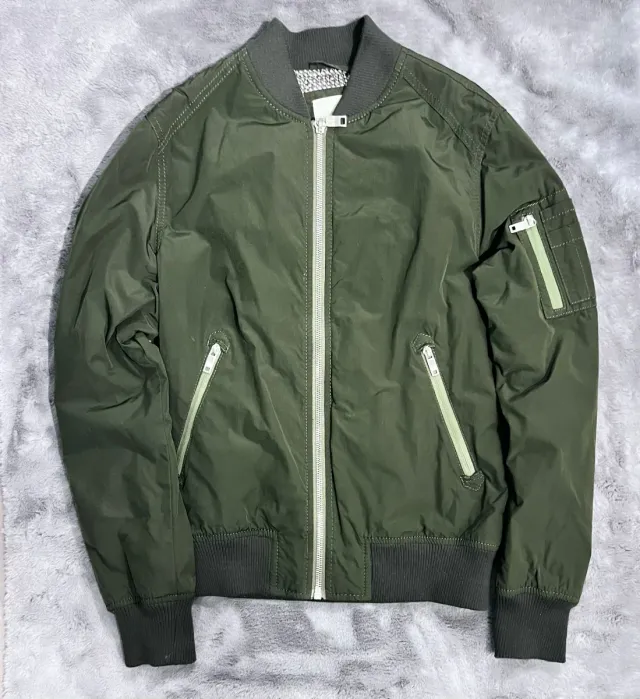 Chaqueta bomber verde hombre Zara