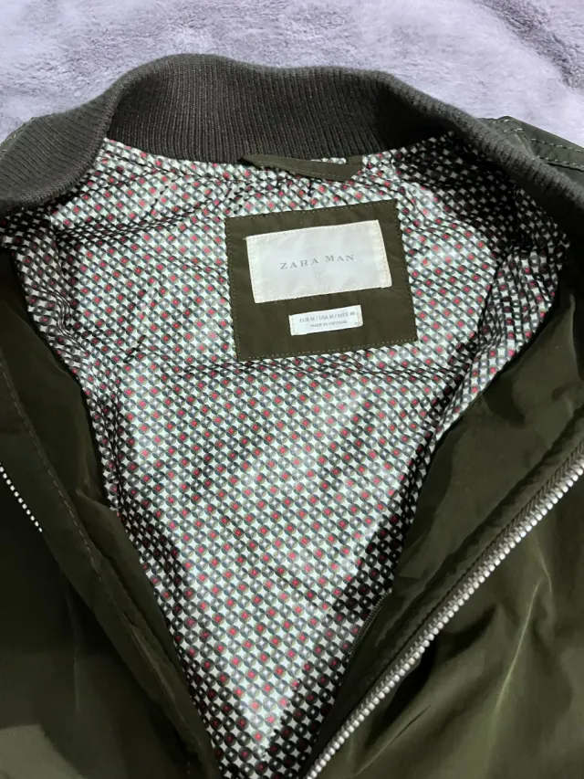 Chaqueta bomber verde hombre Zara