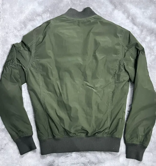 Chaqueta bomber verde hombre Zara