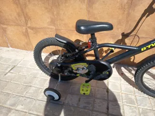 Bicicleta infantil roja