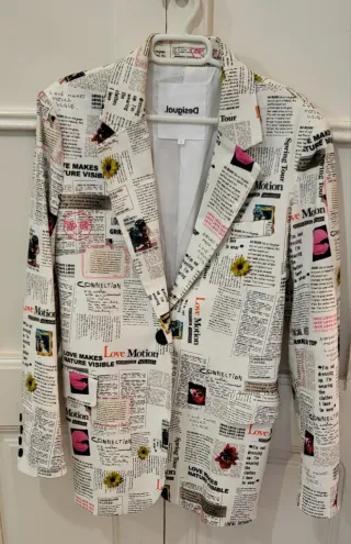 Chaqueta Desigual Estampado Periódico Talla L