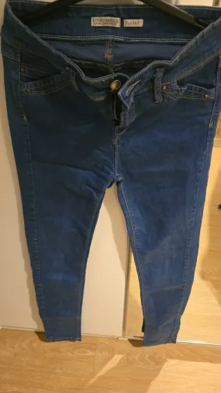 Camisa de rayas azules y blancas