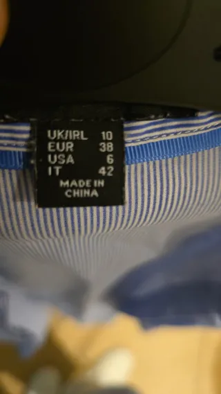 Camisa de rayas azules y blancas