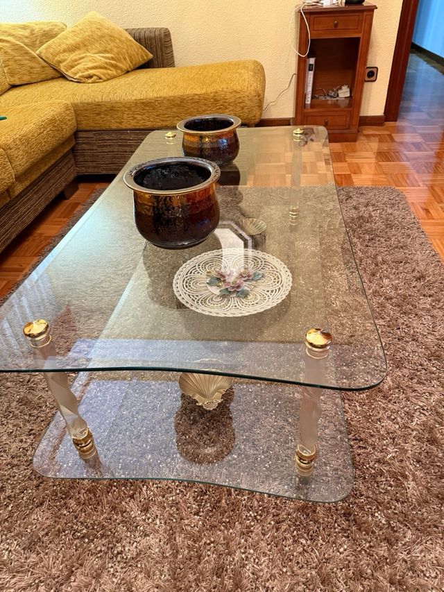 Mesa de salón cristal transparente y oro