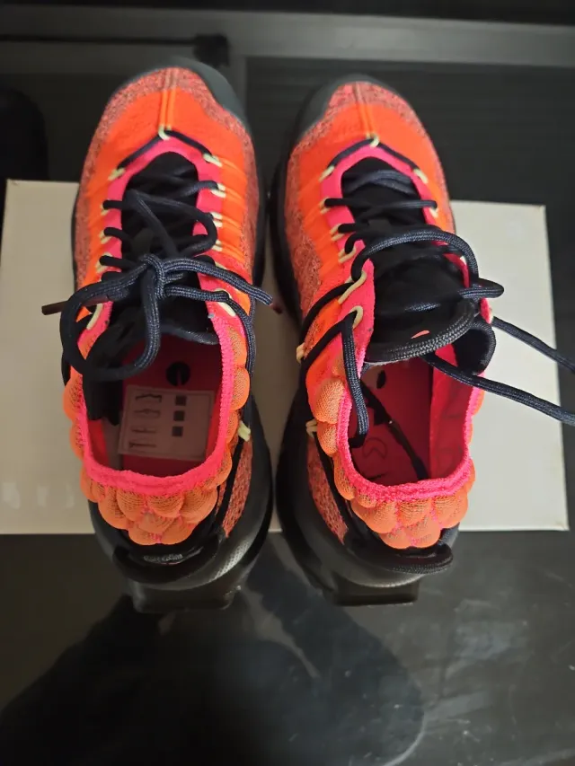 Nike Air Max Flyknit Venture Naranja Rosa