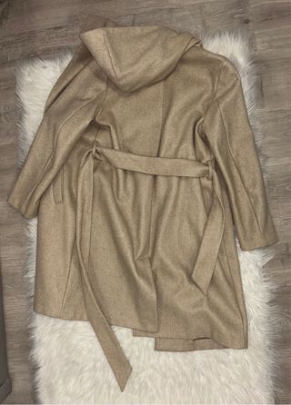 Abrigo Zara Beige con Capucha