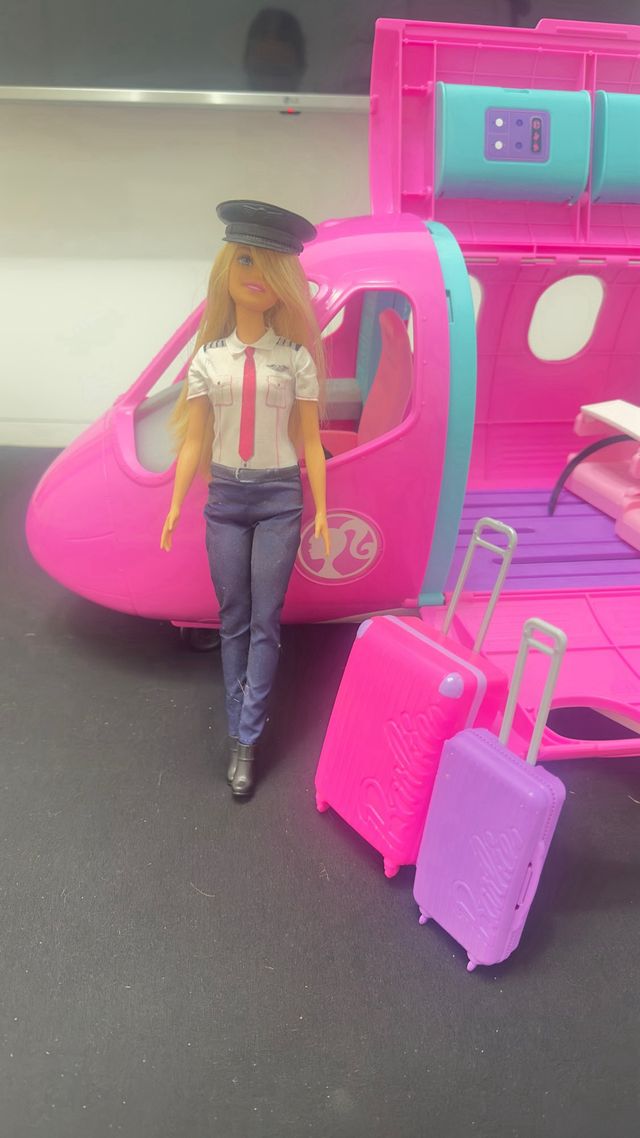 Avión de Barbie con Muñeca y Maletas