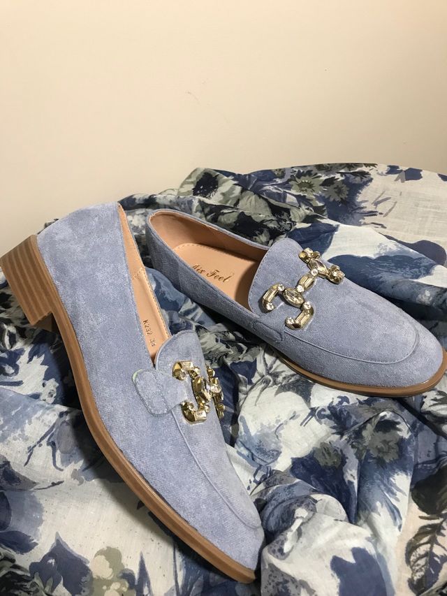 Zapatos planos Miss Fee ante y pedrería