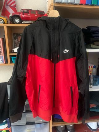 Chaqueta Nike con capucha