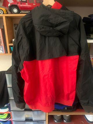 Chaqueta Nike con capucha