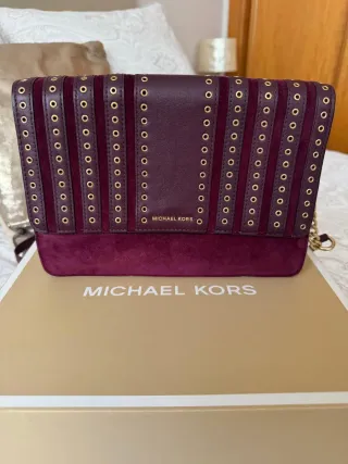 Bolso Michael Kors Púrpura con Tachuelas Doradas