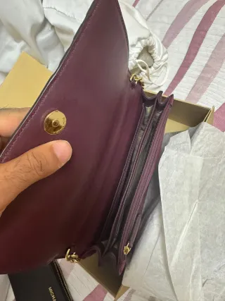 Bolso Michael Kors Púrpura con Tachuelas Doradas