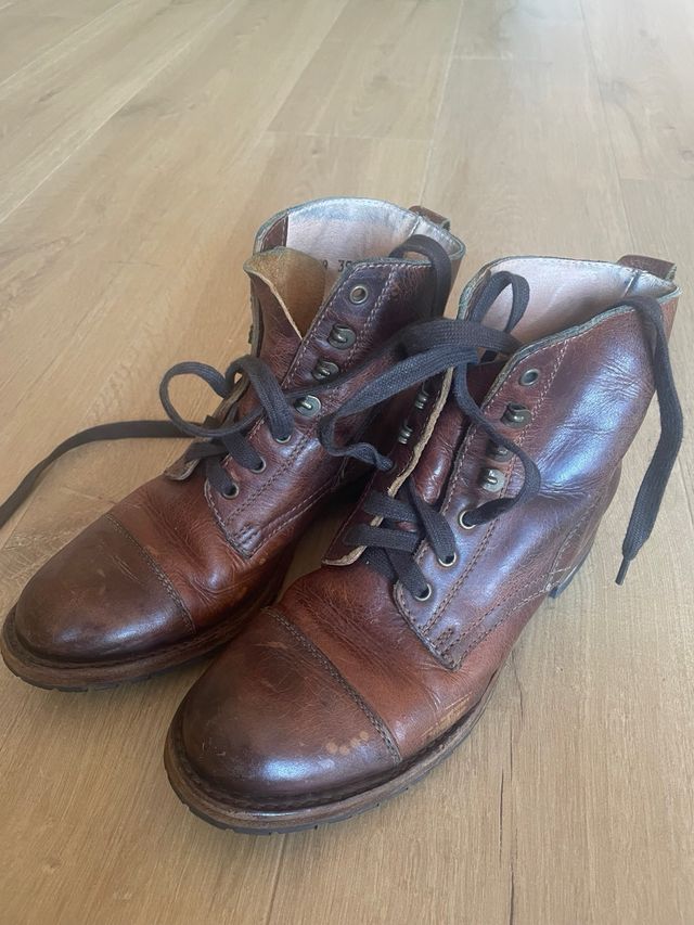 Botas de piel marrones