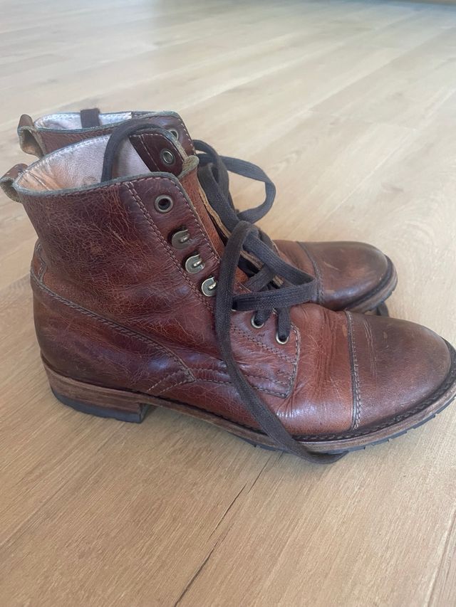 Botas de piel marrones