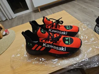 Zapatillas Kawasaki Naranja y Negro