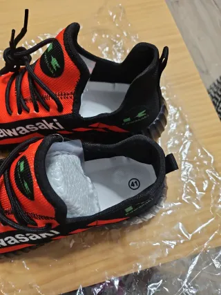 Zapatillas Kawasaki Naranja y Negro