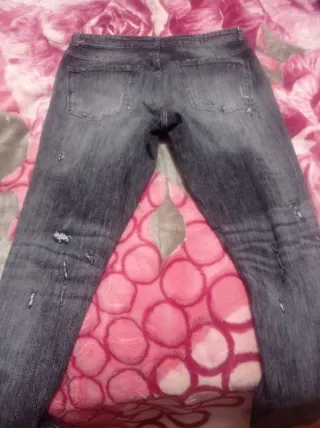 Pantalones vaqueros cortados  PRECIO NEGOCIABLE