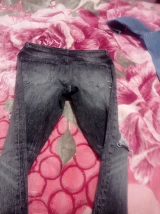 Pantalones vaqueros cortados  PRECIO NEGOCIABLE