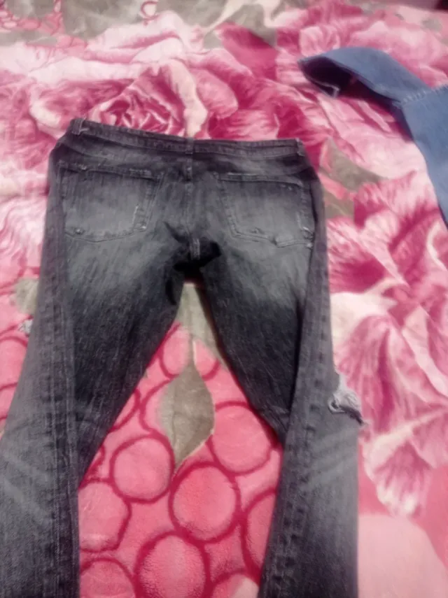 Pantalones vaqueros cortados  PRECIO NEGOCIABLE