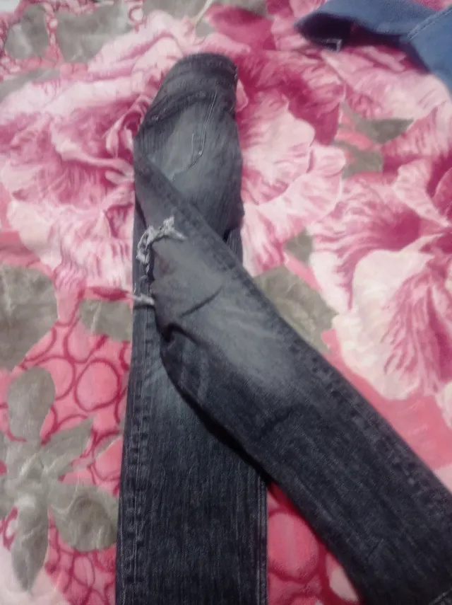 Pantalones vaqueros cortados  PRECIO NEGOCIABLE